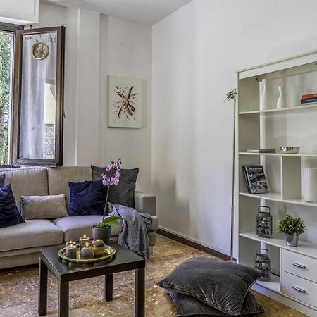 Cozy Roman Apartment With Parking フィレンツェ エクステリア 写真