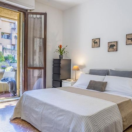 Cozy Roman Apartment With Parking フィレンツェ エクステリア 写真