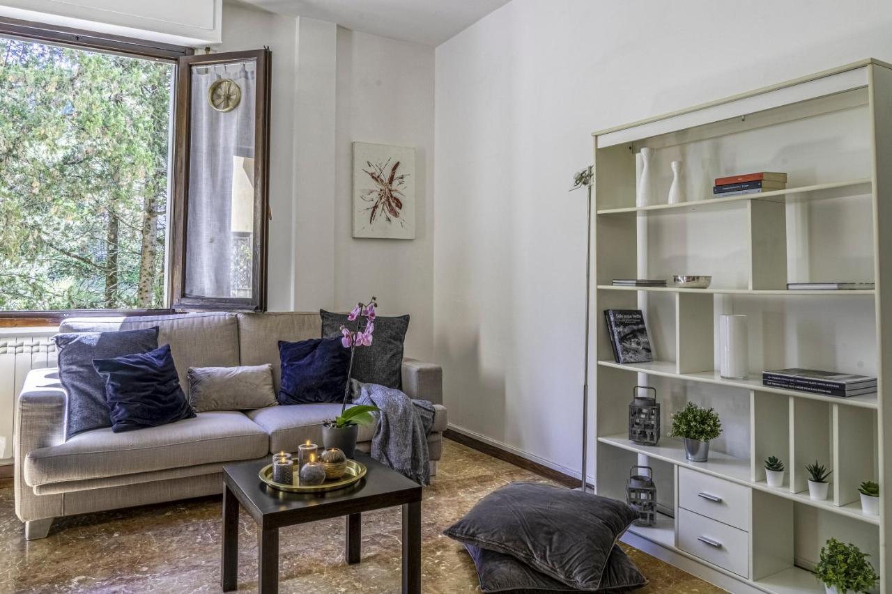 Cozy Roman Apartment With Parking フィレンツェ エクステリア 写真