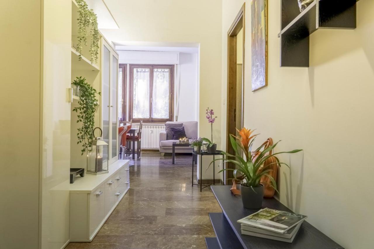 Cozy Roman Apartment With Parking フィレンツェ エクステリア 写真