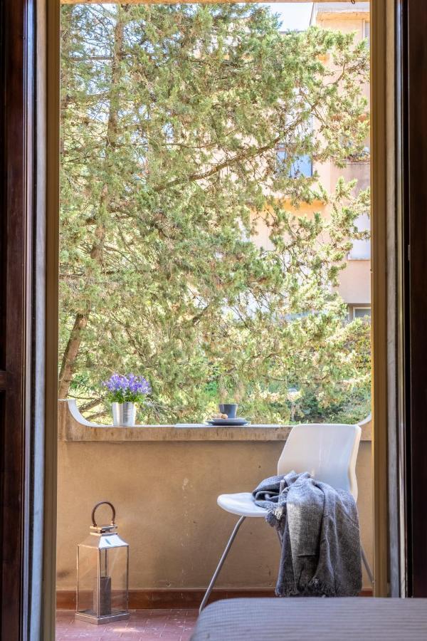 Cozy Roman Apartment With Parking フィレンツェ エクステリア 写真