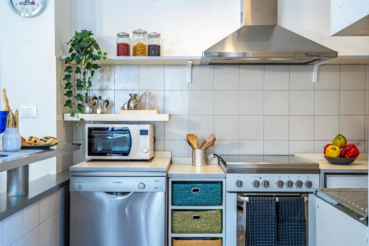 Cozy Roman Apartment With Parking フィレンツェ エクステリア 写真